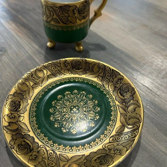 Small tea cup and saucer, no chips or cracks - Picture 3 of 3